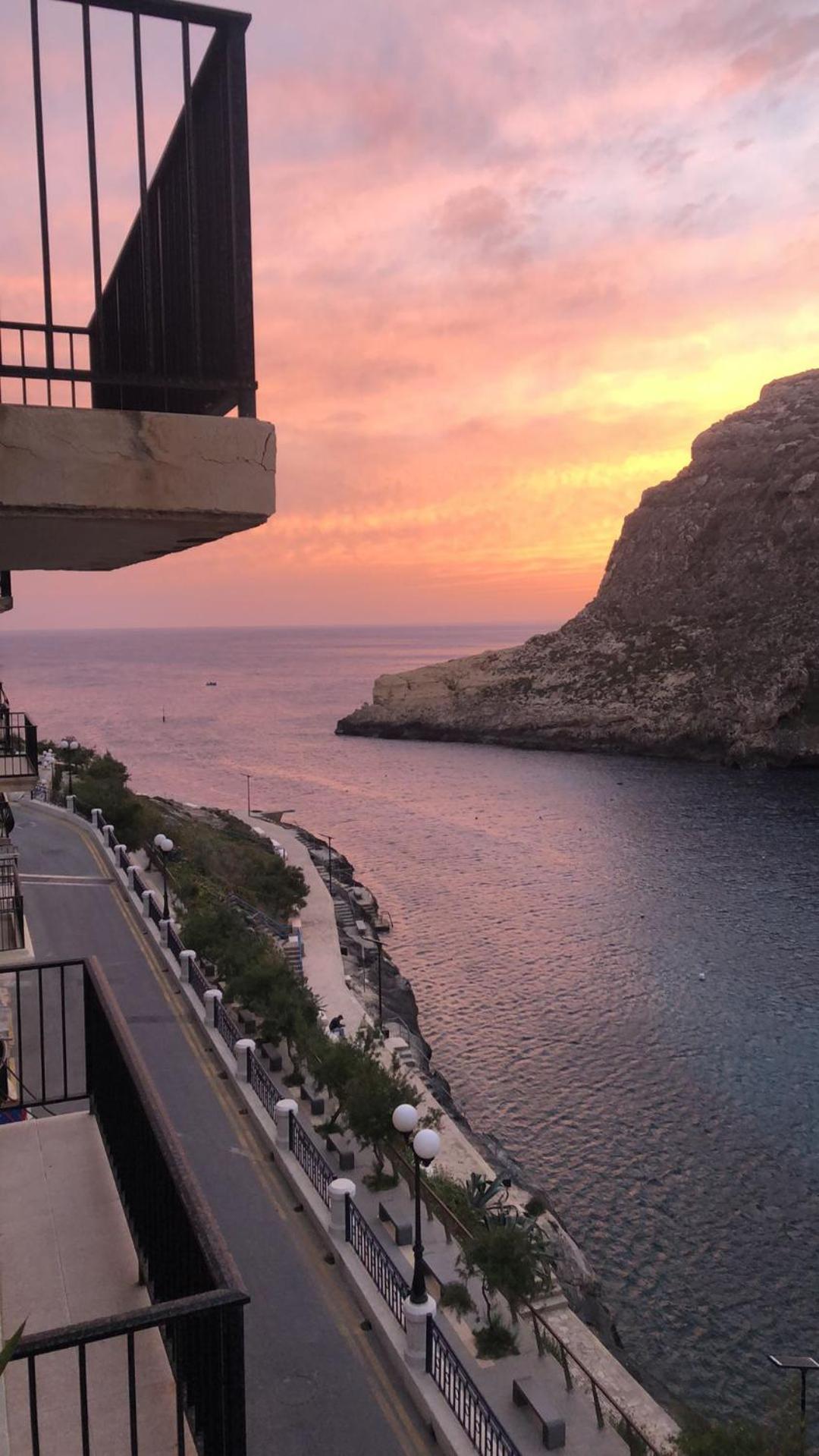 Seafront Apartment With Amazing Sunset View Xlendi Bagian luar foto